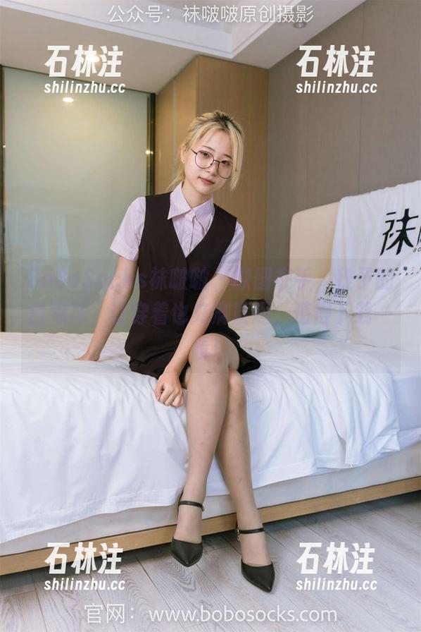 BoBoSocks袜啵啵-稚予 BoBoSocks袜啵啵 - 原图在手,稚予的白棉袜,让穿着也充满童趣,值得下载一看!