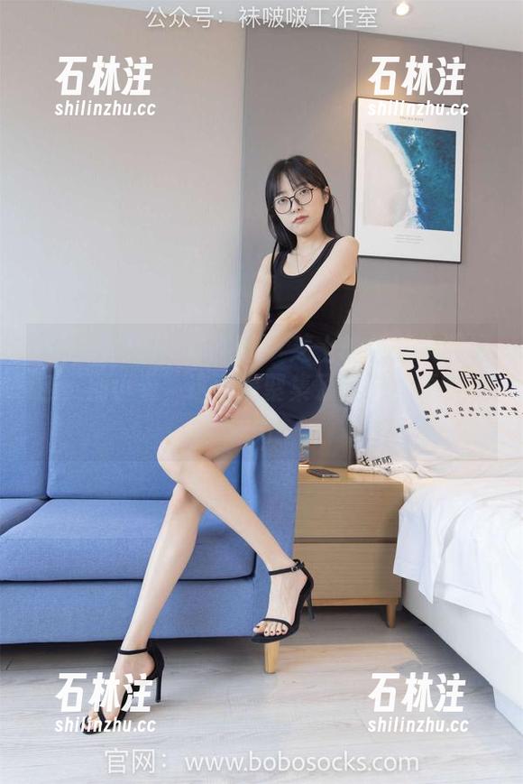 BoBoSocks袜啵啵-芝士 BoBoSocks袜啵啵 - 芝士的板鞋大胆撞色,别小看,这可是聚集了美图资源的功力