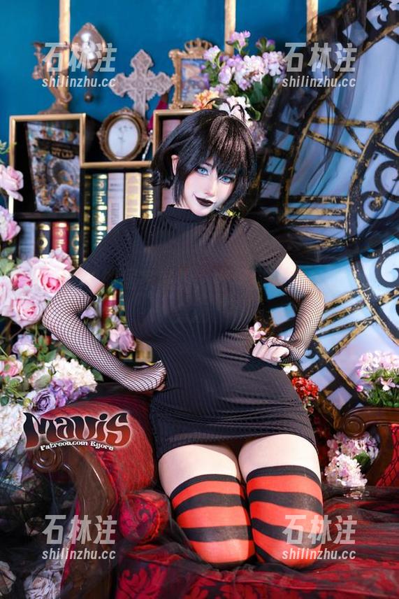 Byoru “Byoru的居家私拍,好像猫咪在旁边冷眼旁观“