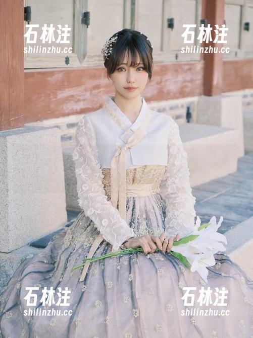 ElyEE子 ElyEE子和她的赛博少女写真集,分享一些色彩缤纷的电流波动。