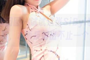 Feilin嗲囡囡 – 试试这张SiByl李思宁的泳池写真，水面反射出不止一个影子！