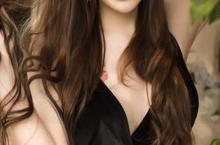 GIRLT果团网 – 尹意纯白色写真里的那点小心思，得想一想，不过，你猜得到我要说啥吗？