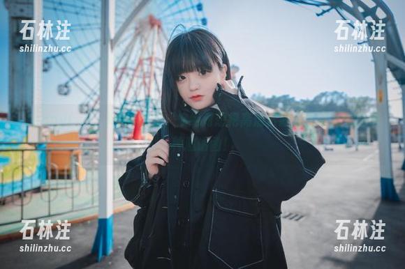 Jenny(정제니)穿的皮衣，你绝对想把高清资源发到朋友圈的那种邀请函！