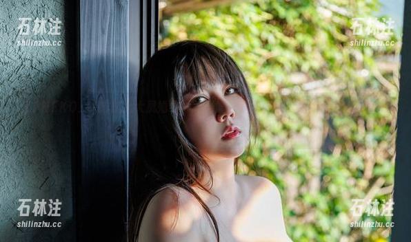 KANEKO_咔喵 KANEKO_咔喵披上大凤婚纱——当婚纱背叛我,我只好把它做成壁纸!