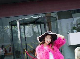MiStar魅妍社 – 想要在朋友圈里杀个回马枪？快下载陈雅漫VICKY的纯白写真，清新又经典！