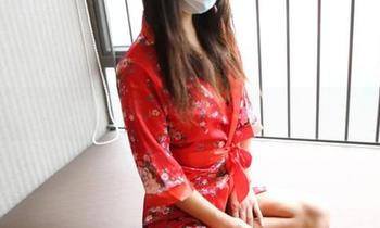ROSI套图：白色丝袜，难以抗拒的小秘密，快别眨眼！