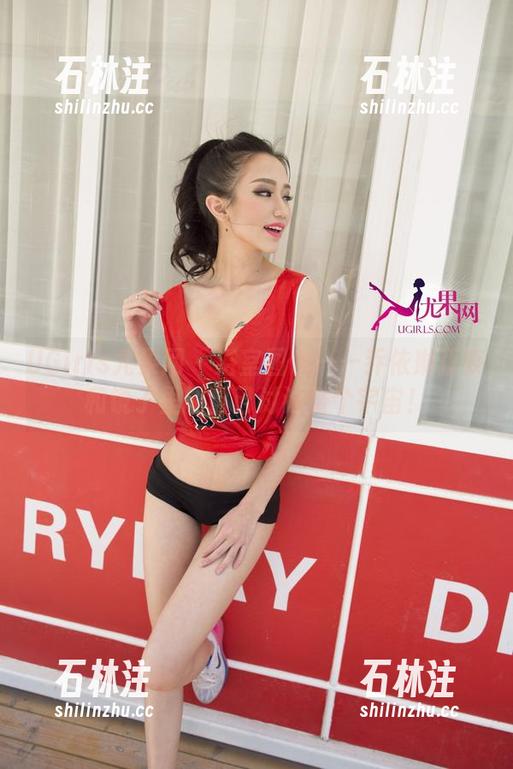 UGirls尤果网 - 浴室图包——乔依琳正在和镜子里的自己讨论整个宇宙！