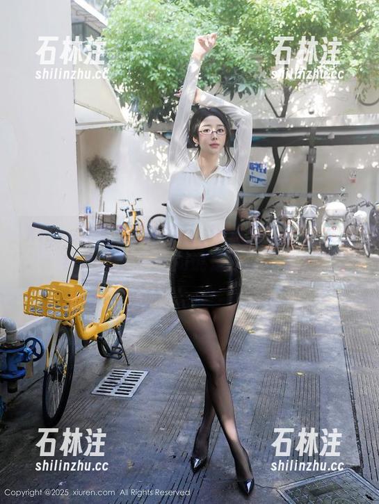 Xiuren秀人网 - Olivia童安琪的图集在线，自拍？不如说是抓拍奇遇！