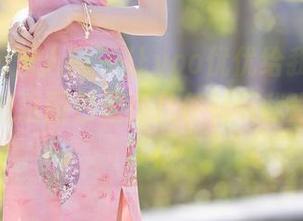 Xiuren秀人网 – 让yoo优优给我一个理由，不然这图包里那几件礼服我肯定想试试！