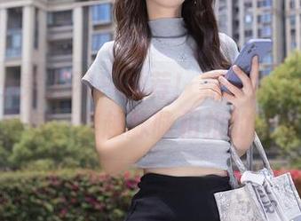 Xiuren秀人网 – 推荐！养乐多Doll的美脚图包，穿越脉脉相扣的线条。