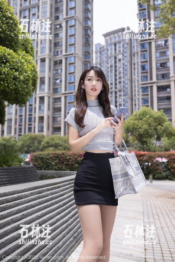 Xiuren秀人网 - 推荐！养乐多Doll的美脚图包，穿越脉脉相扣的线条。