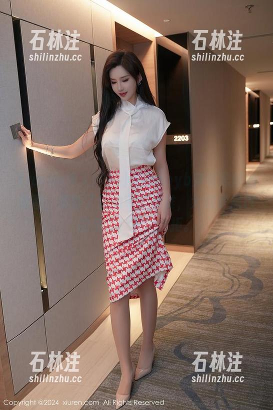 Xiuren秀人网 - 小乔babyb穿着黑丝的原图，刷新了我的审美标准，大概是黑色的魔力，难以抗拒。