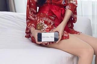 Xiuren秀人网 – 悠悠YOYO的美腿vs.免费美图，看谁更撩，让大家来评评。