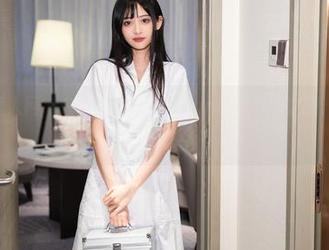 Xiuren秀人网 – 在水边的王馨瑶yanni：写真之旅，不止是泳池