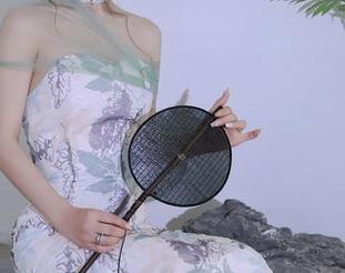 Xiuren秀人网 – 要不你也给顾楚楚Maily的“裤里丝”加个标签，高清至上，各种风格由你选！