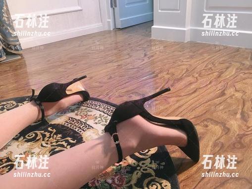 丝月神 微密圈 - 塑形外拍,皮裤与肉丝的情感合影?精选丝月神,黑高跟同学来参一脚!