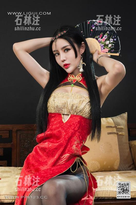 丽柜-司琪 丽柜 - 圣诞节的气息满满,司琪的分享合集里藏了多少风景和暧昧呀?