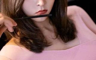 丽柜 – 小唐和她的白裙私房：一扭一摆，天真与俏皮共存
