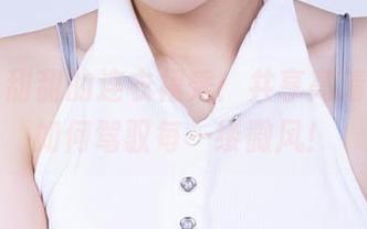 丽柜 – 甜甜的连衣裙秀：共享高清，看她如何驾驭每一缕微风！