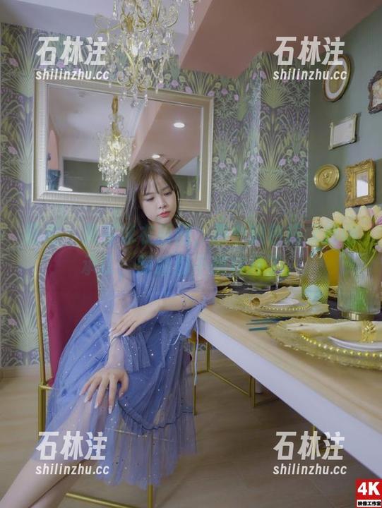丽柜 - 黄芬泳衣原图，那个颜色搭配我得承认，眼睛都不想移开了。