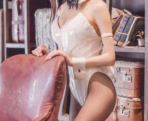 美腿警报！乖乖衣宝带来高清图包，看完我只能用‘腿毛飞舞’形容我的心情！
