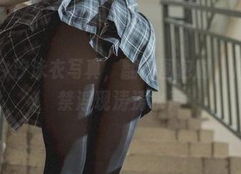 又见今汐泳衣写真，翻阅图包时，心中不禁浮现涛涛水声