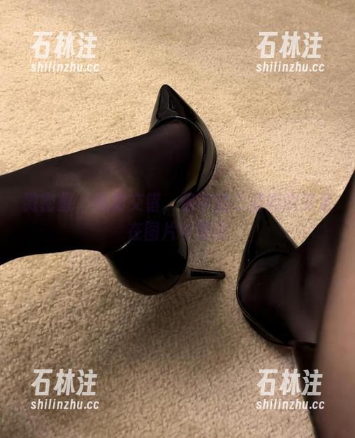 保守的二舅妈 微密圈 - 光影交错,保守的二舅妈的美足在图片中舞动