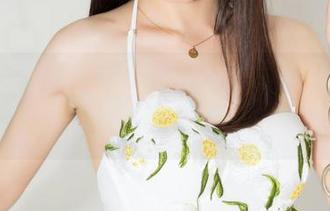 克拉女神 – 最新的芝月灰丝，像极了初春的雾，轻轻环绕，却又让人捉摸不定。