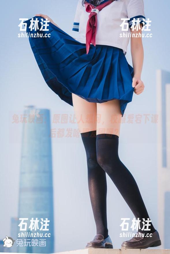 兔玩映画 兔玩映画:原图让人想问,校服爱宕下课后都发啥朋友圈呀?