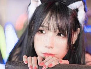 微密圈 – 无圣光的十万口草莓粥粥与她的女友，是甜蜜，也是调皮的图集！