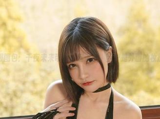 校服图包：千夜未来带你重返青春，至少是外面的妆扮。