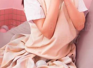 嗲囡囡 – 泳池潜水，BABY_柒的写真分享越来越水上运动了