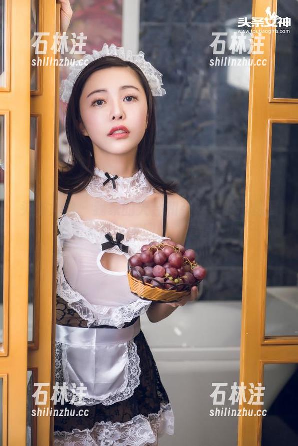 头条女神 - 我家的天台和张梓柔的私拍属于两种截然不同的“高度”！