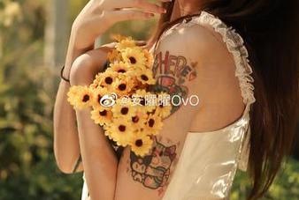 这夏日の原图，安曜曜的写真真让人想，头顶的云现在在哪里漂啊？