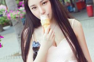 推女神 – 吕梦玉私拍：制服款式选择战，真心让人愁