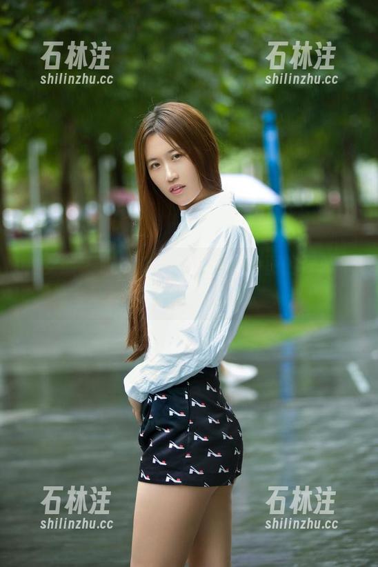 推女郎 - 听说看王馨瑶泳衣原图的同时，心情会莫名亢奋。