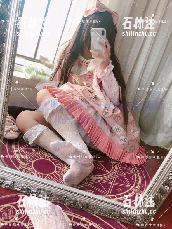 透过我的双眼，摇摇乐yoyo在套装里面的样子，你们懂得。