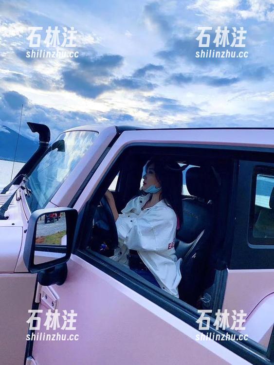 林子琳喵 微密圈 - 深吸一口气,观看林子琳喵的旅拍好像在参加一场色彩的狂欢,哇,根本停不下来。