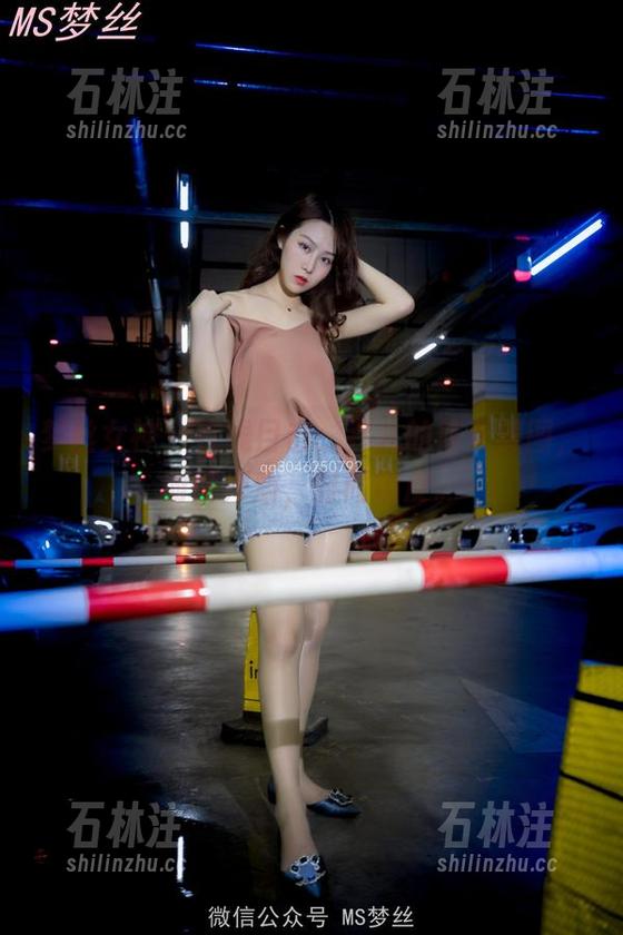 梦丝女神-乔儿 梦丝女神 - 在线目击:乔儿的修女美图,时而严肃,时而俏皮。