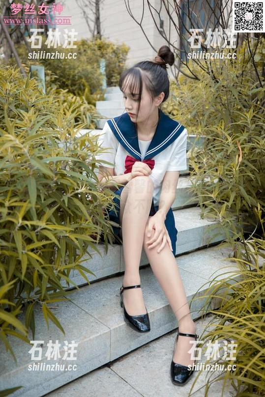 梦丝女神 - 这就是雪馨的肉丝写真：在哪里与众不同？