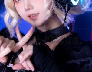 在线探究楚楚子w的女王作品——除了优雅，流露出森森的随意。
