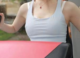 模范学院 – 看SiByl李思宁的全套图集，想知道当女王时，该穿啥防滑鞋才行？