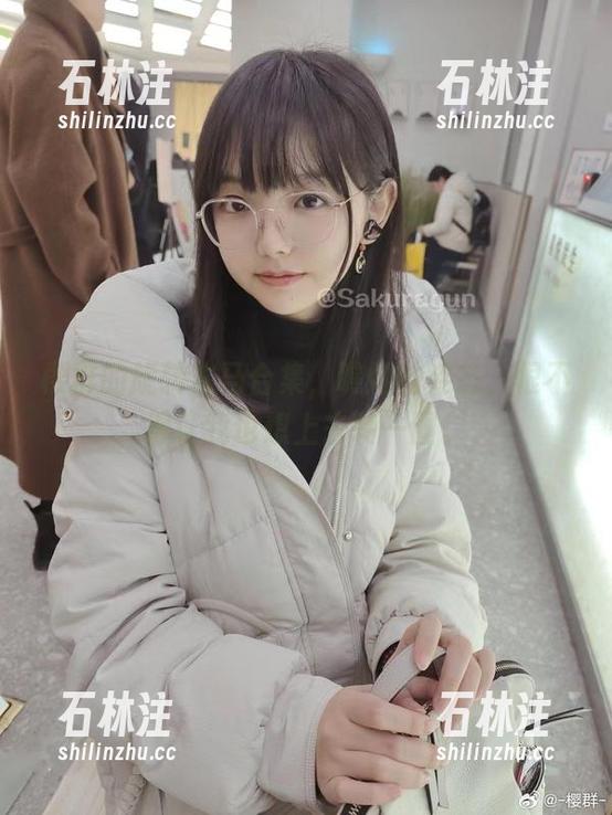 樱群 樱群的旋转木马合集,瞧她的姿态,恨不得让我也想上去转一圈。