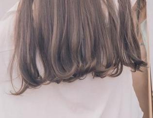 壁纸里的流年不停w，转身看见的女孩