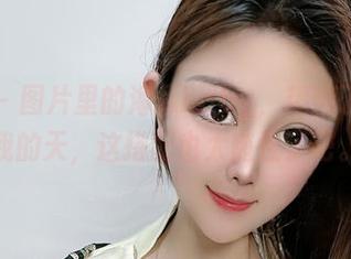 微密圈 – 图片里的海豚baby，精选了棉袜，我的天，这搭配也太随性了吧。