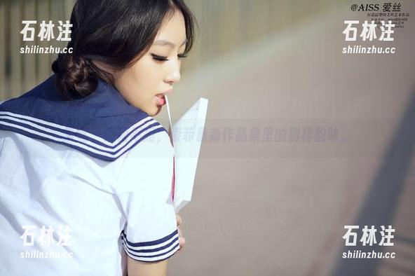 爱丝 - 短裙不短，索菲最新作品集里的别样韵味。