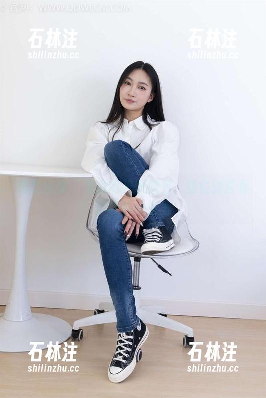 物恋传媒-泡泡 物恋传媒 - 泡泡的校服图包,错位的青春穿梭在镜框里