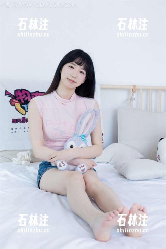 物恋传媒-菜菜 物恋传媒 - 菜菜的秘书写真,工作和娱乐的完美结合,分享一点儿办公室的料!