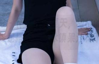甜予摄影 – 怀念那年夏天，胡桃的美图精选，裸足搭配一杯冰镇果汁真不错。