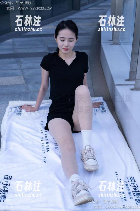甜予摄影-胡桃 甜予摄影 - 怀念那年夏天,胡桃的美图精选,裸足搭配一杯冰镇果汁真不错。